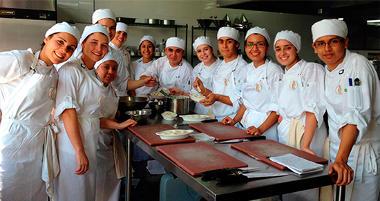 Students of the first class of the "Iche" school (Photo: Fuego Foundation)