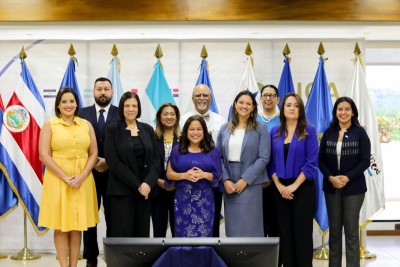 Les représentants des pays d’Amérique centrale lors de la remise de la présidence du Conseil centraméricain du tourisme (CCT) au Salvador (Credit : SITCA)