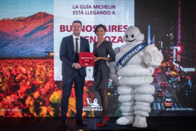 Matías Lammens, ministre argentin du Tourisme et des Sports et Elisabeth Boucher-Anselin, directrice de la communication de Michelin Expérience (Crédit : Guide Michelin)